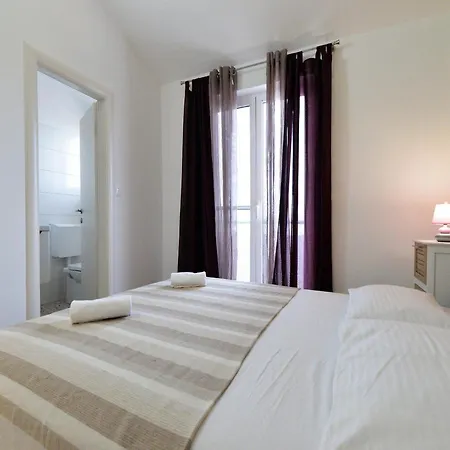 Apartment Helena - One Bedroom With Balcony And Sea View - A1