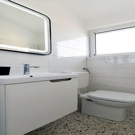 Helena - One Bedroom With Balcony And Sea View - A1 Apartment *