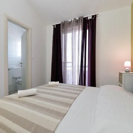 Helena - One Bedroom With Balcony And Sea View - A1 Murter