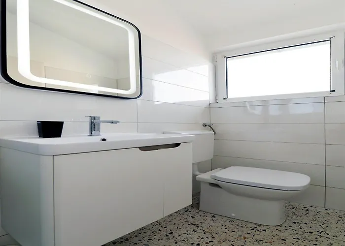 Helena - One Bedroom With Balcony And Sea View - A1 Apartmán *