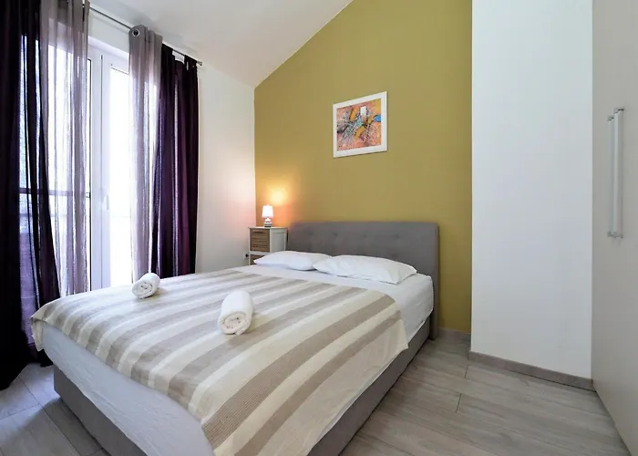 Helena - One Bedroom With Balcony And Sea View - A1 *