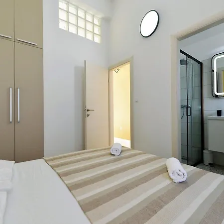 아파트 Helena - One Bedroom With Balcony And Sea View - A1 *