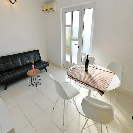 아파트 Helena - One Bedroom With Balcony And Sea View - A1 무르테르