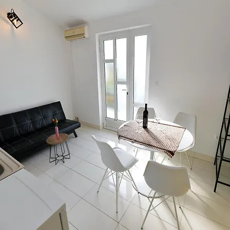 아파트 Helena - One Bedroom With Balcony And Sea View - A1 무르테르