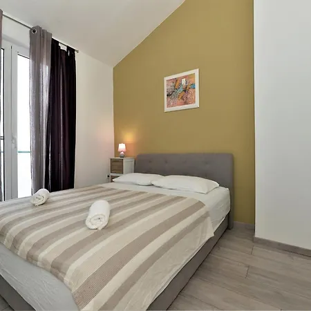 아파트 Helena - One Bedroom With Balcony And Sea View - A1 *