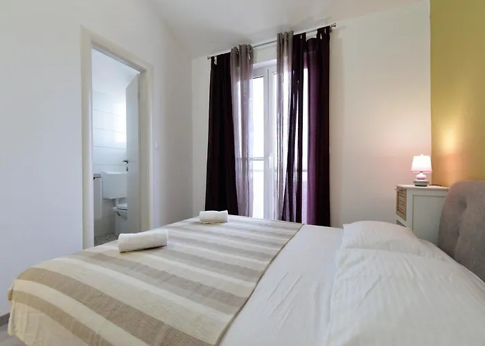 דירה Helena - One Bedroom With Balcony And Sea View - A1