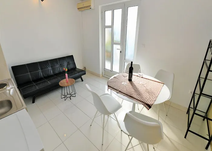 דירה Helena - One Bedroom With Balcony And Sea View - A1 מורטר
