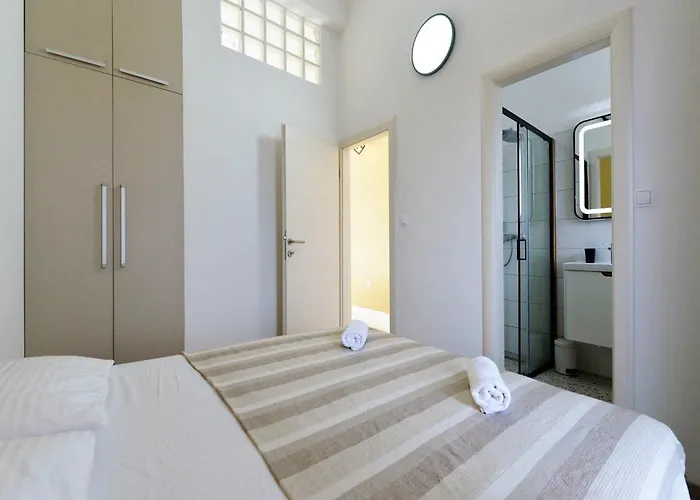 Helena - One Bedroom With Balcony And Sea View - A1 * מורטר