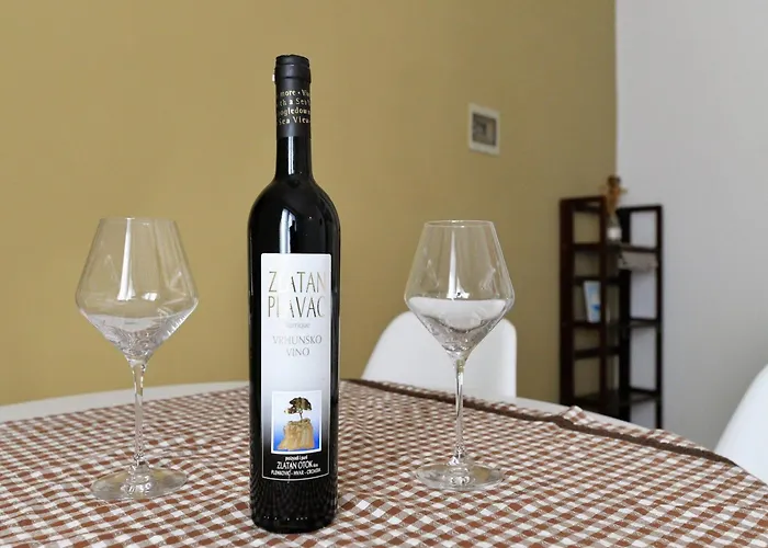 Helena - One Bedroom With Balcony And Sea View - A1 דירה